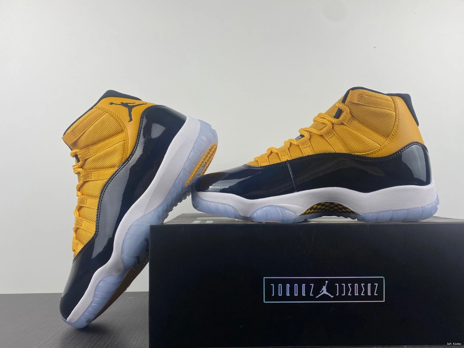 Air Jordan CT8012-118 11 White Retro Black Yellow 0114